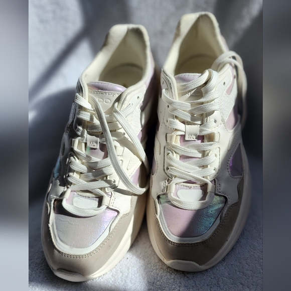 Aldo Shoes - Aldo White And Irodescent Sneaker